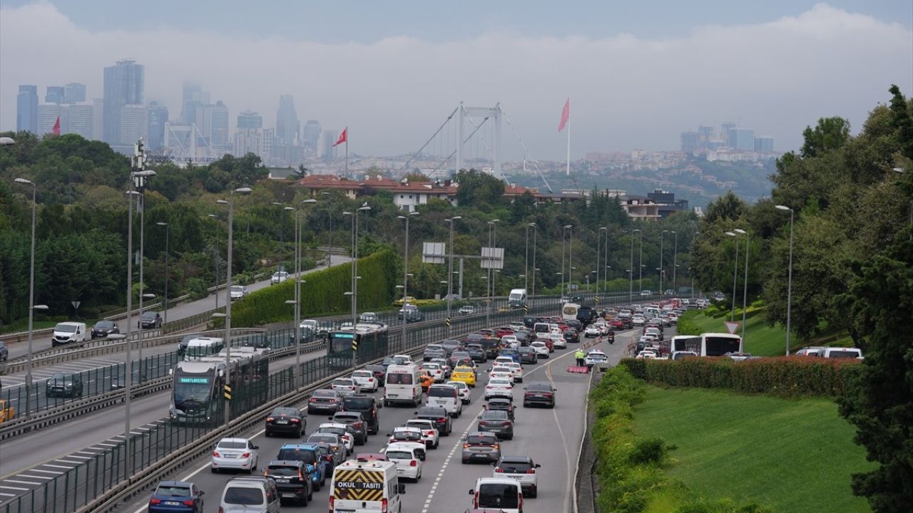 İstanbul'da Uyum Haftası ve İlk İş Günü Trafik Yoğunluğu