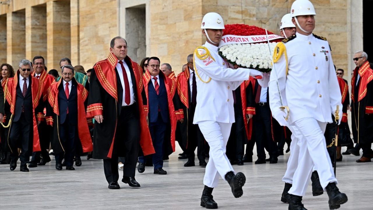 Yargıtay Üyeleri Anıtkabir'de Adli Yılı Karşıladı