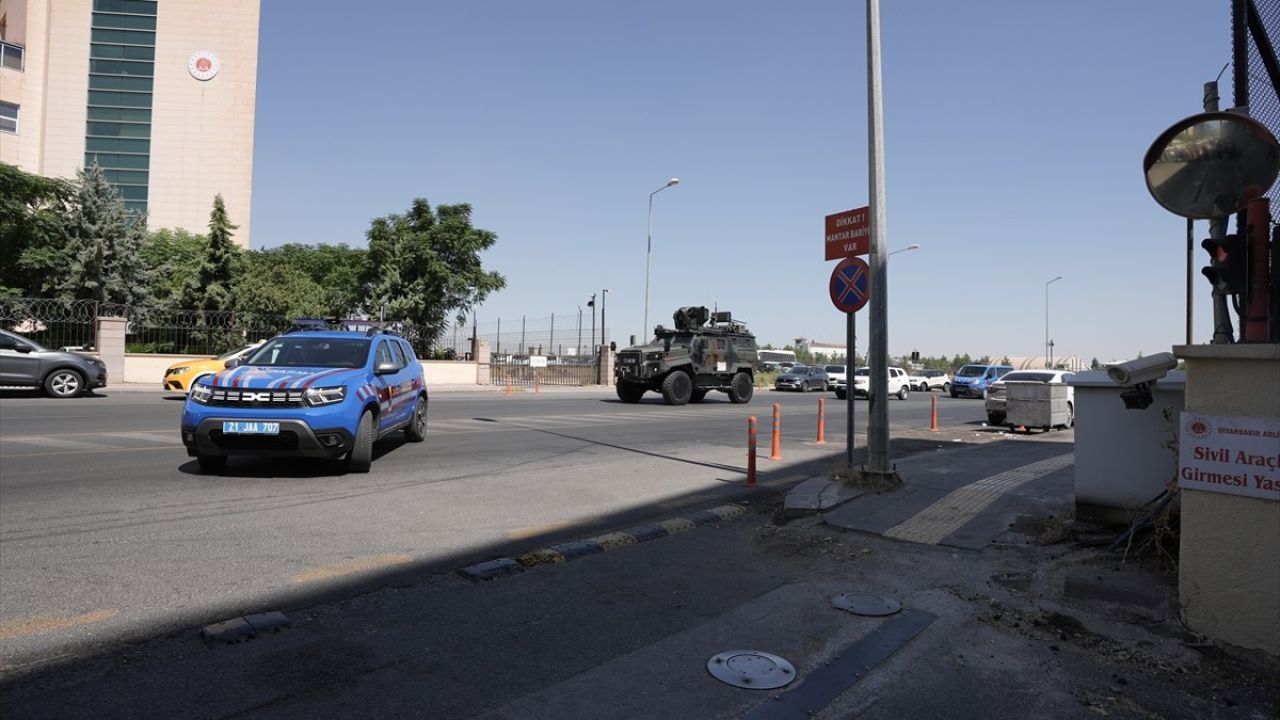 Diyarbakır'daki Kaybolma Vakası: 8 Yaşındaki Narin'in Amcası Adliyeye Sevk Edildi