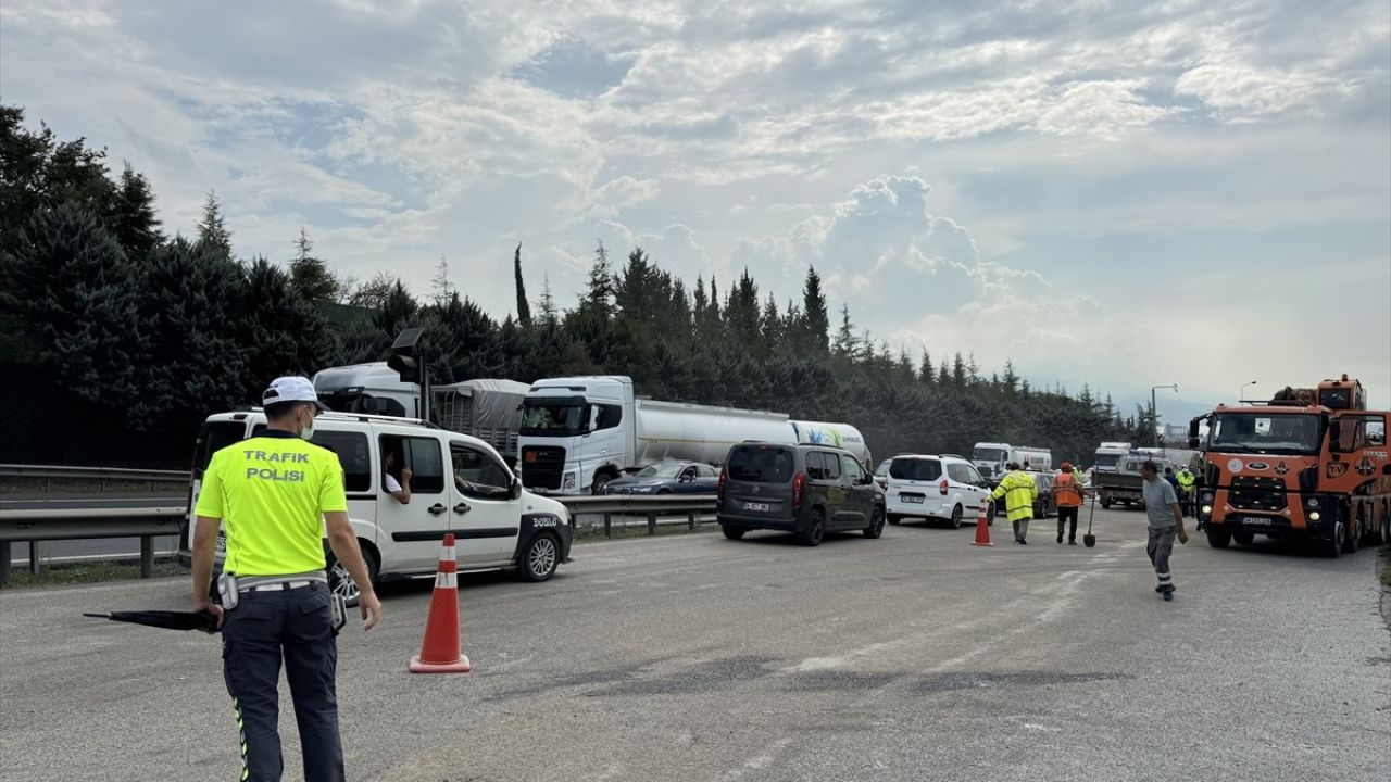 Anadolu Otoyolu'nda Zincirleme Kazanın Ardından Ulaşım Yeniden Başladı