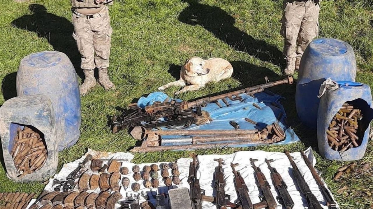 Hakkari'de Terör Operasyonu: Silah ve Mühimmat Ele Geçirildi