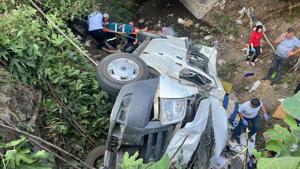 Tokat'ta Fındık İşçilerini Taşıyan Minibüs Devrildi: 20 Yaralı