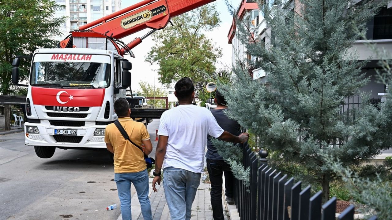 Ankara'da Vinç Yan Yattı