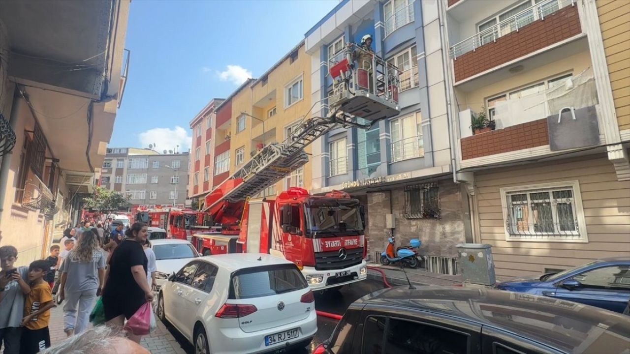 Gaziosmanpaşa'da Yangın Kontrol Altına Alındı