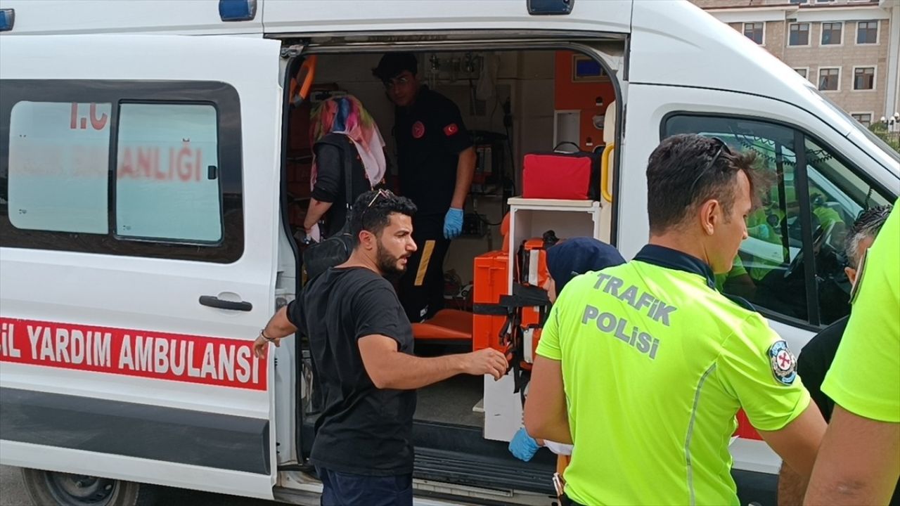 Adıyaman'da Trafik Kazası: 5 Yaralı