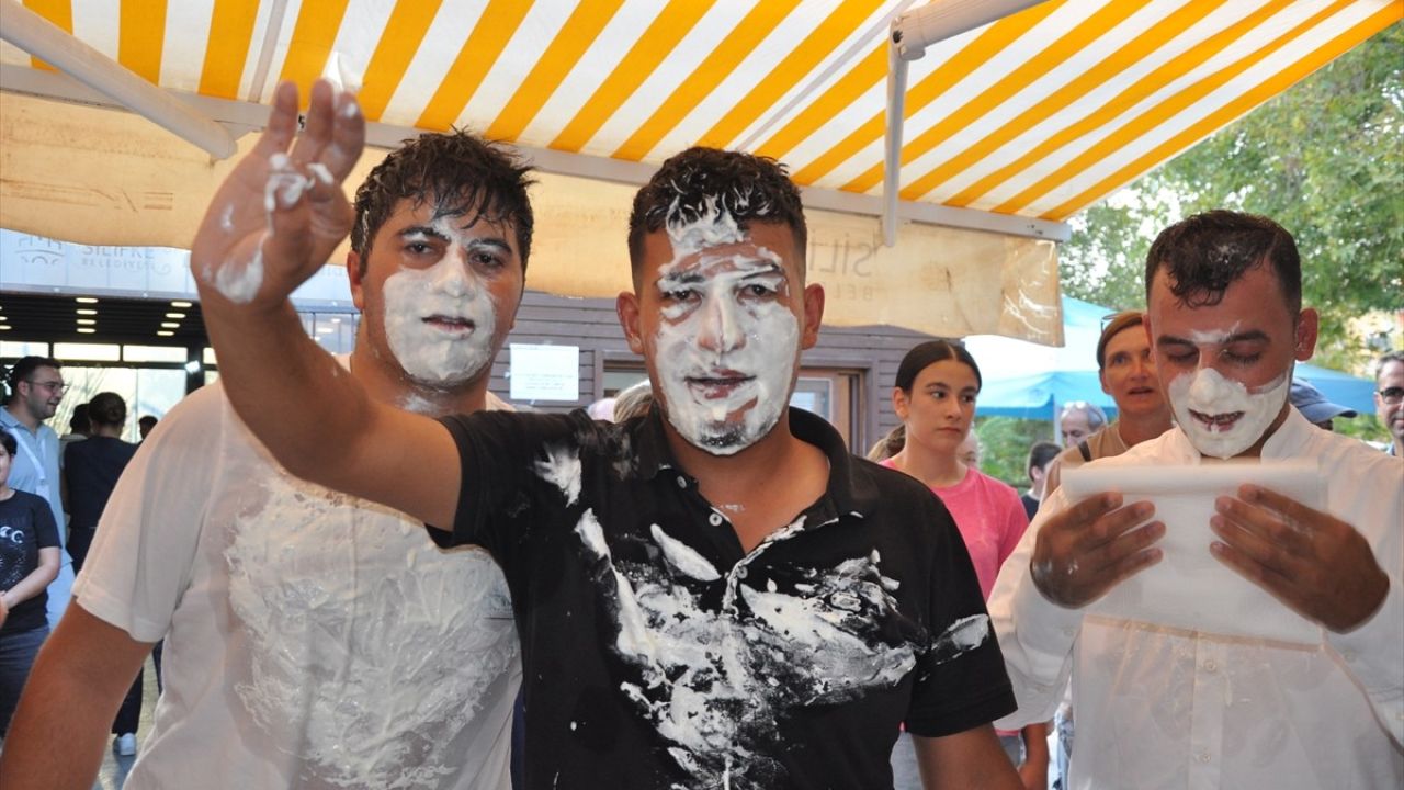 Silifke Yoğurdu Festivali'nde Mayısalama ve Yeme Yarışması Düzenlendi