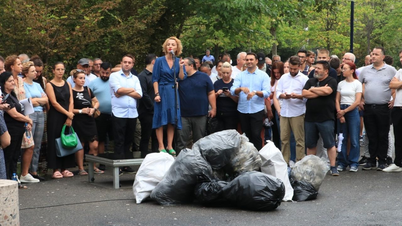 Arnavutluk'ta Veliaj'a İstifa Çağrıları Sürüyor