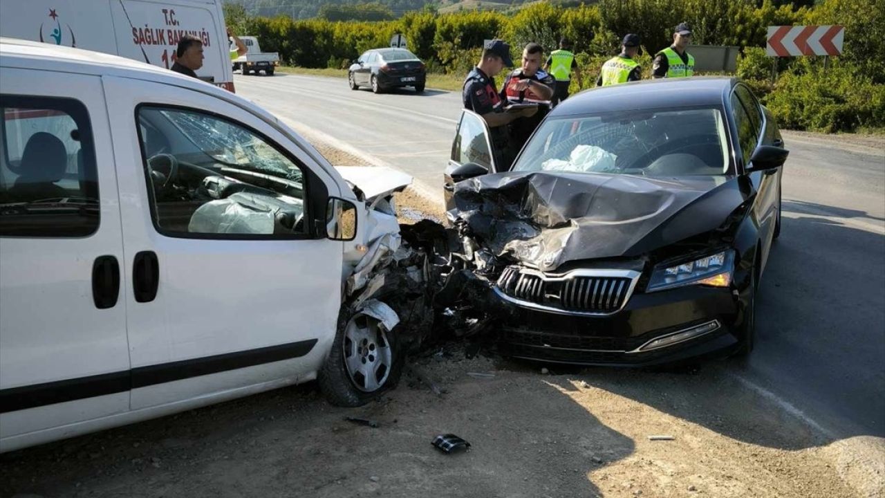 İznik Kaymakamı Arif Karaman Trafik Kazasında Yaralandı