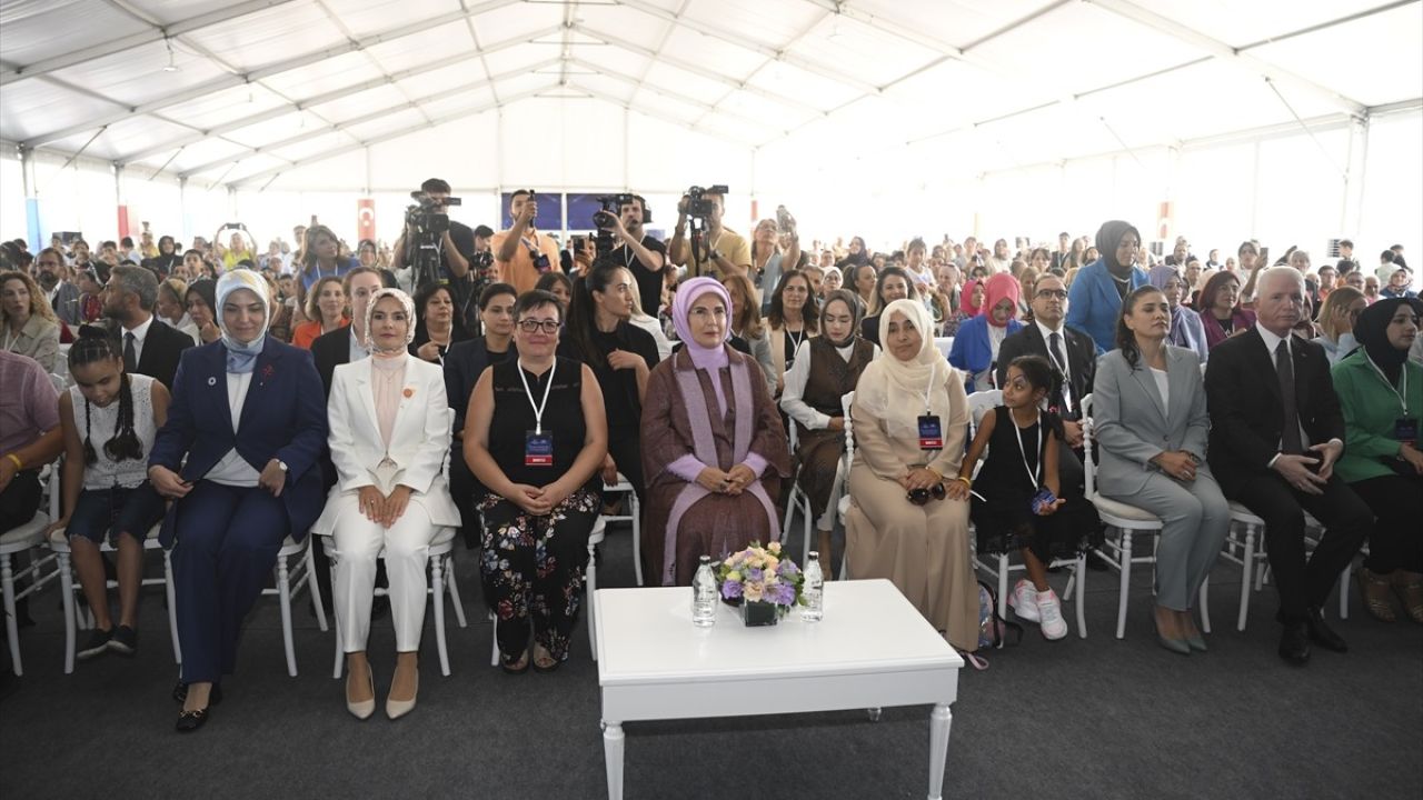 Emine Erdoğan İstanbul'da Koruyucu Aileler ve Çocuklarla Buluştu