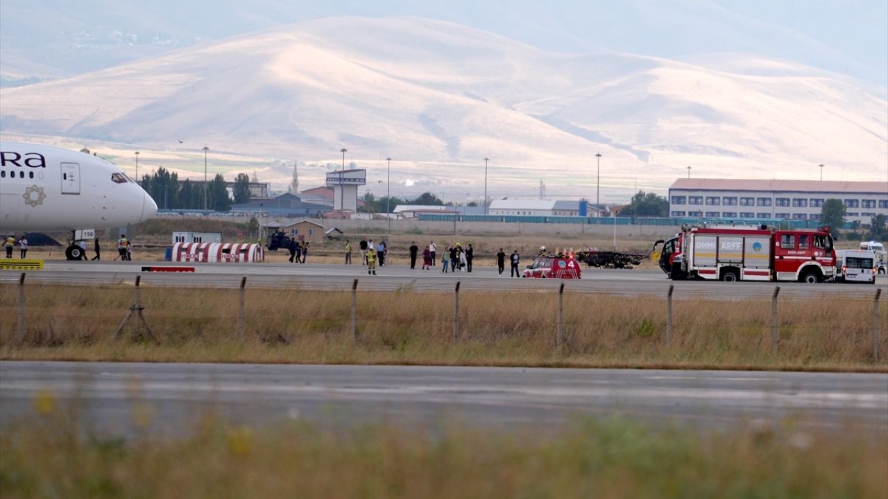 Erzurum'a İniş Yapan Uçakta Bomba İhbardı Endişesi