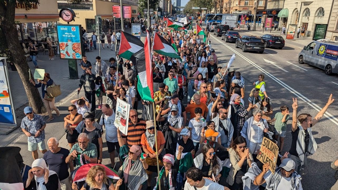 İsveç'te Gazze Saldırılarına Karşı Büyük Protesto