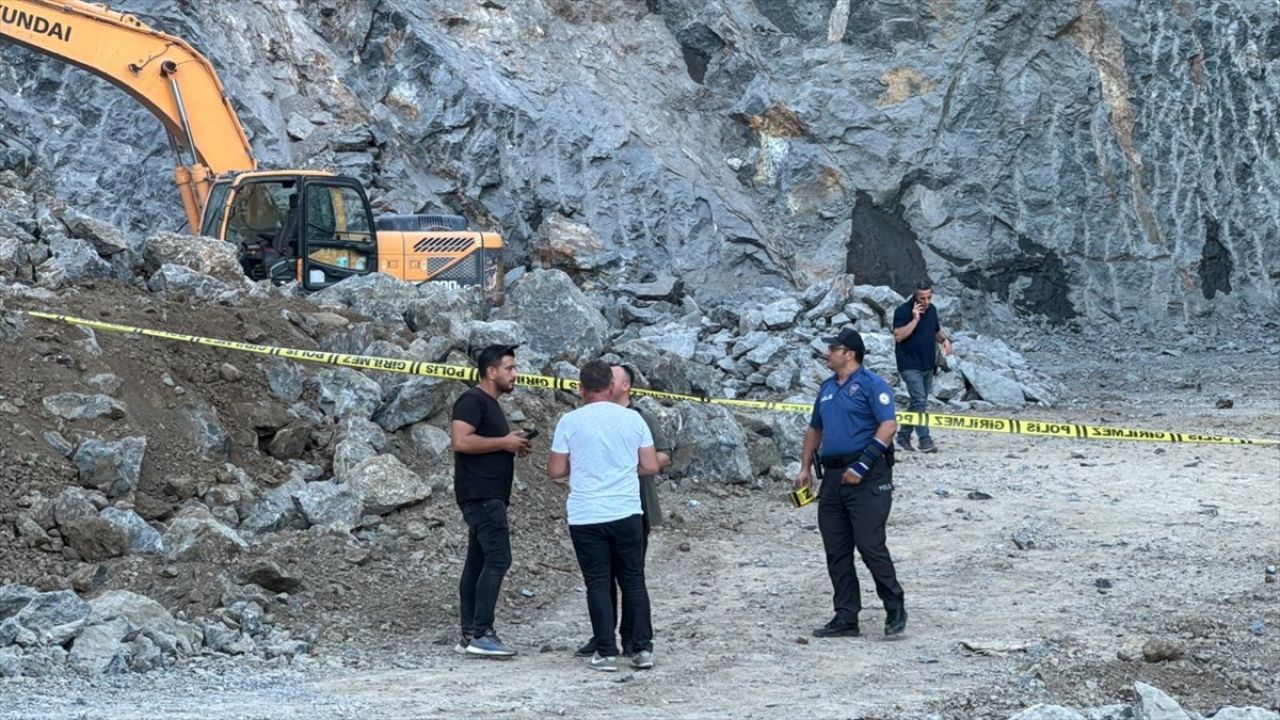 Samsun'da Taş Ocağı Patlatması Araçlara Zarar Verdi