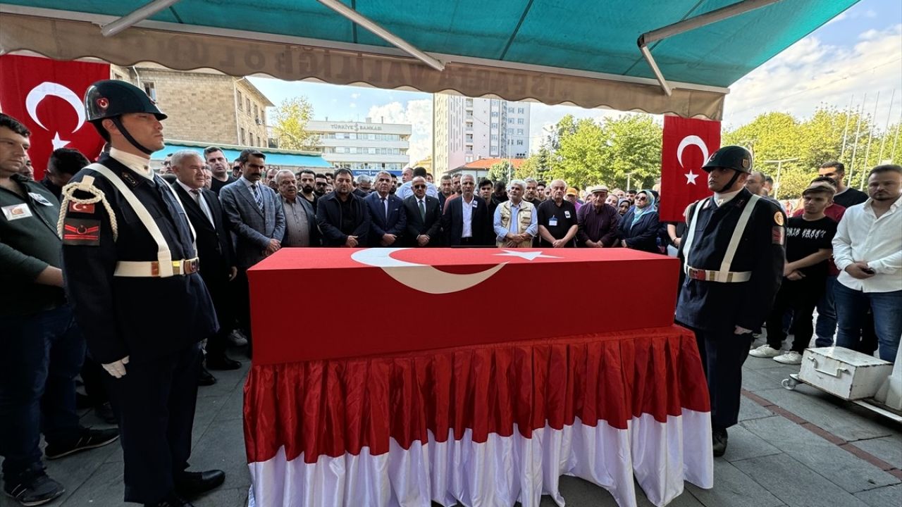 Şehit Jandarma Uzman Çavuş Orhan Burak Büyükçaylı'nın Cenazesi Isparta'da Toprağa Verildi