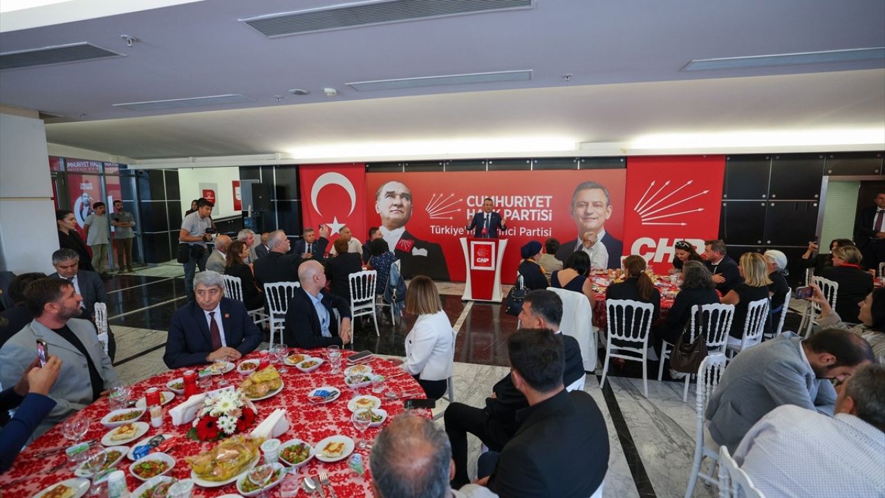 Özgür Özel, CHP'nin 101. Yılında Ailelerle Bir Araya Geldi