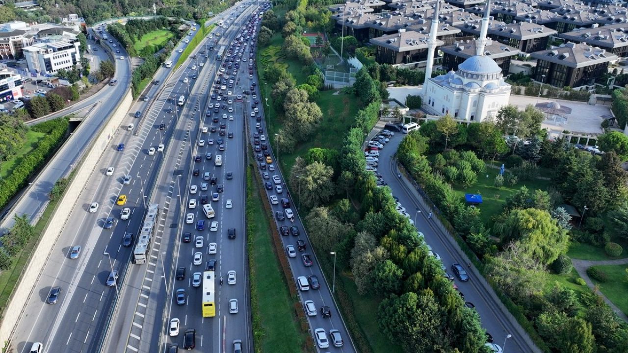 İstanbul'da Sabah Trafik Yoğunluğu Yüzde 60’a Ulaştı