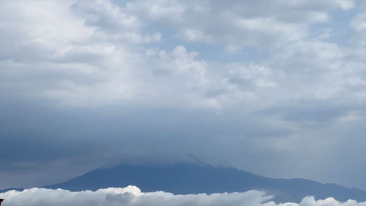 Ağrı Dağı'nda Kar Yağışı Etkili Oldu