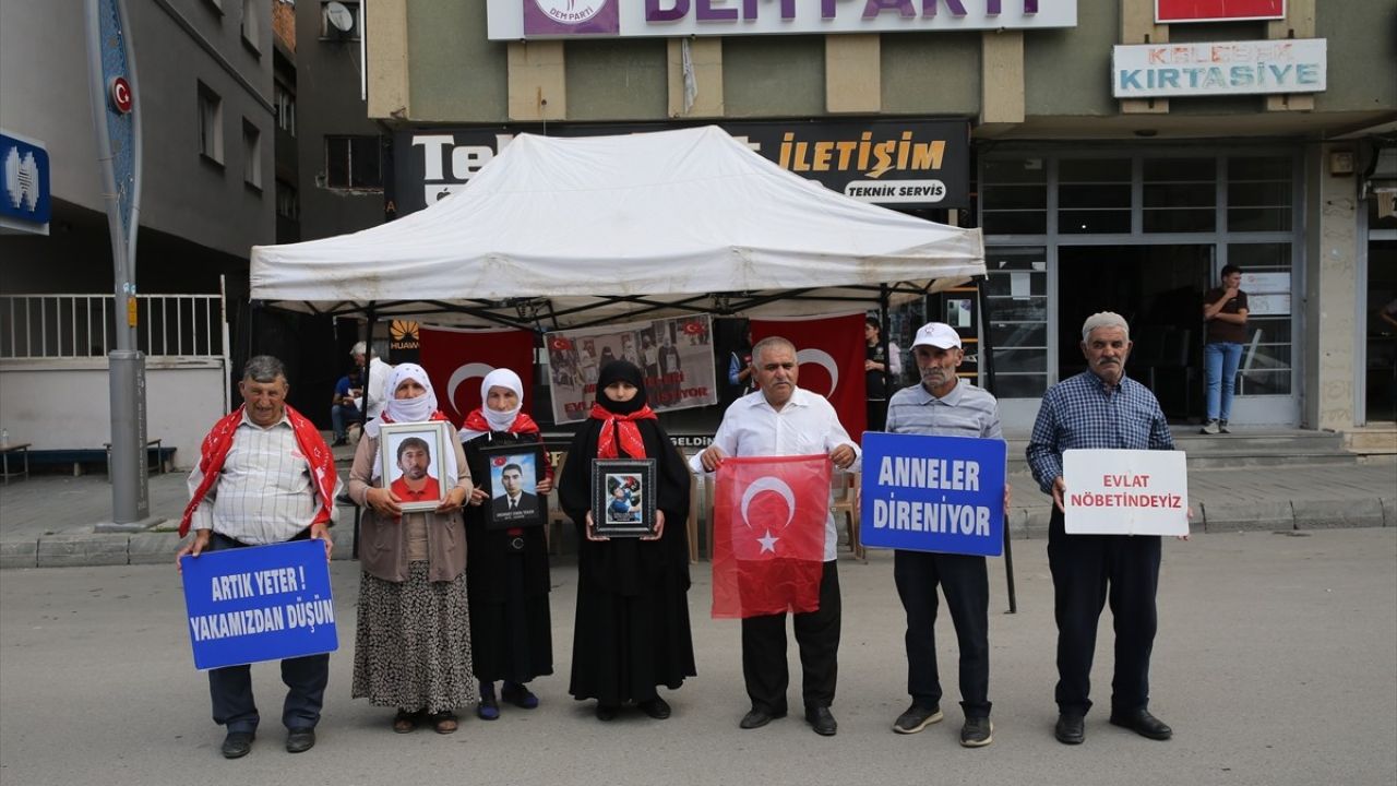 Muşlu Ailelerin DEM Parti Önündeki Eylemleri Devam Ediyor