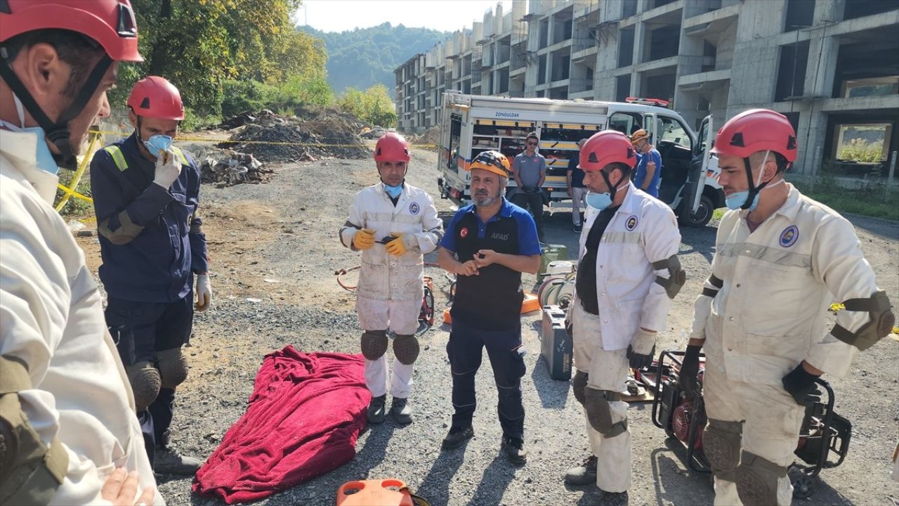 Zonguldak'ta Madencilerin Deprem Tatbikatı