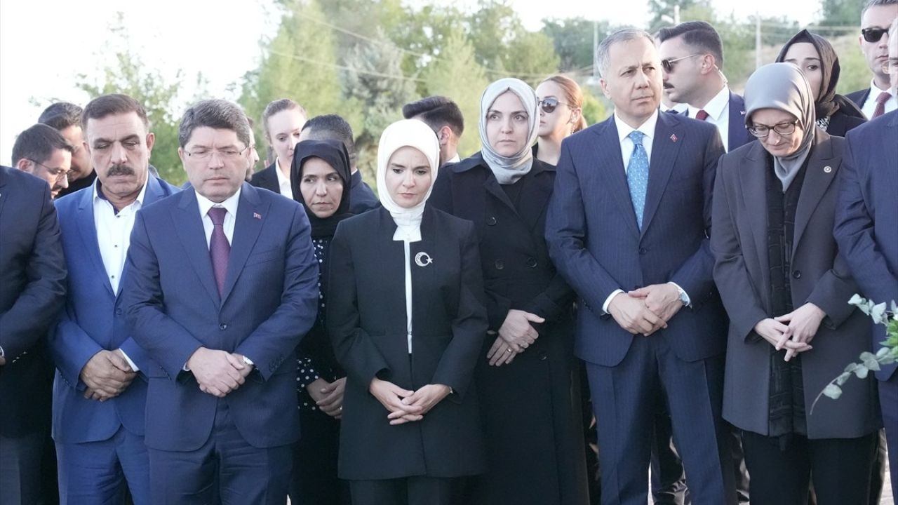 Bakanlar, Narin Güran'ın Kabrini Ziyaret Etti