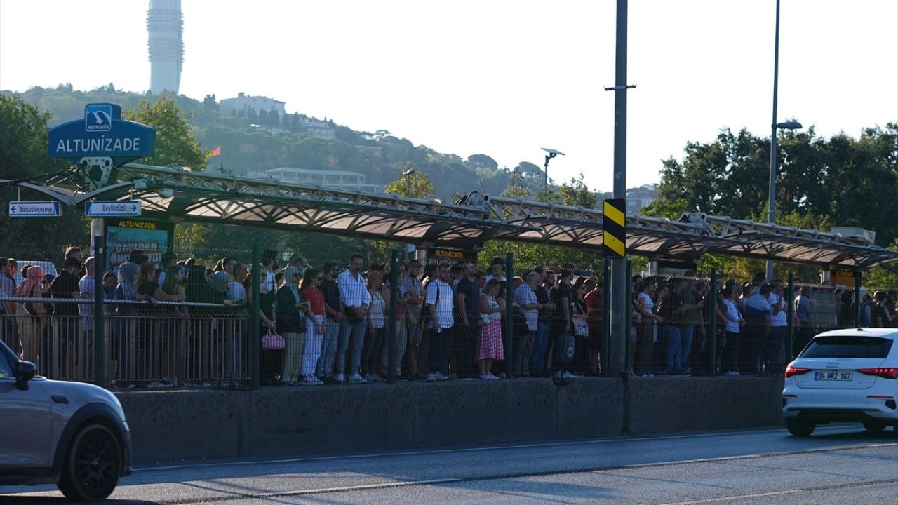 İstanbul Trafiğinde Yoğunluk Tırmanışta