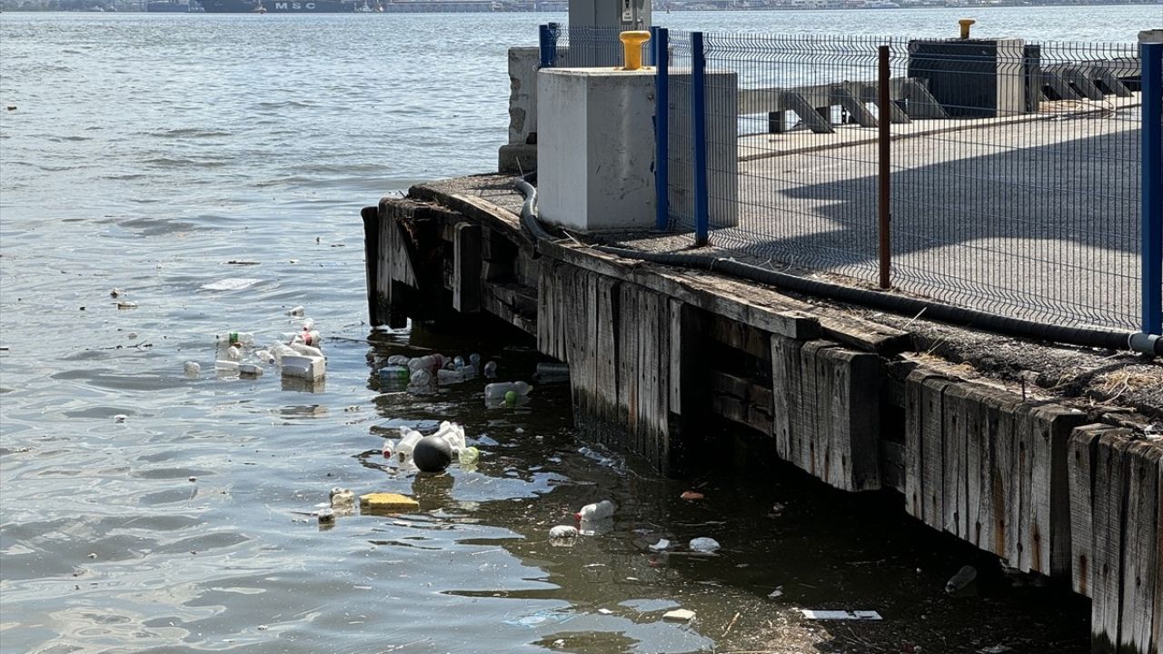 İzmir Körfezi'nde Atık Kirliliği Sorunuyla Mücadele