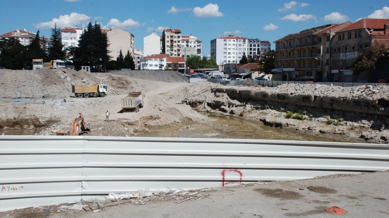 Eskişehir'de İnşaat Çalışmalarında Yol Çöktü: Esnaf Tepkili