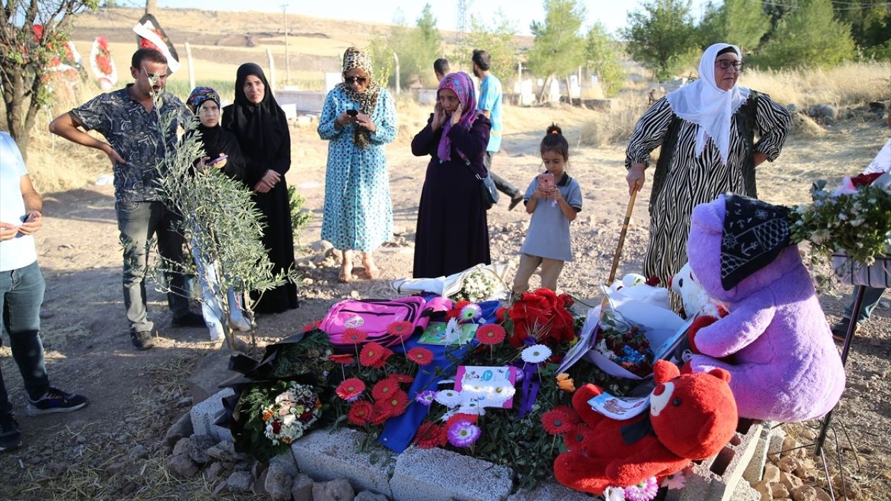 Diyarbakır'da Narin Güran'ın Mezarına Ziyaretler Devam Ediyor