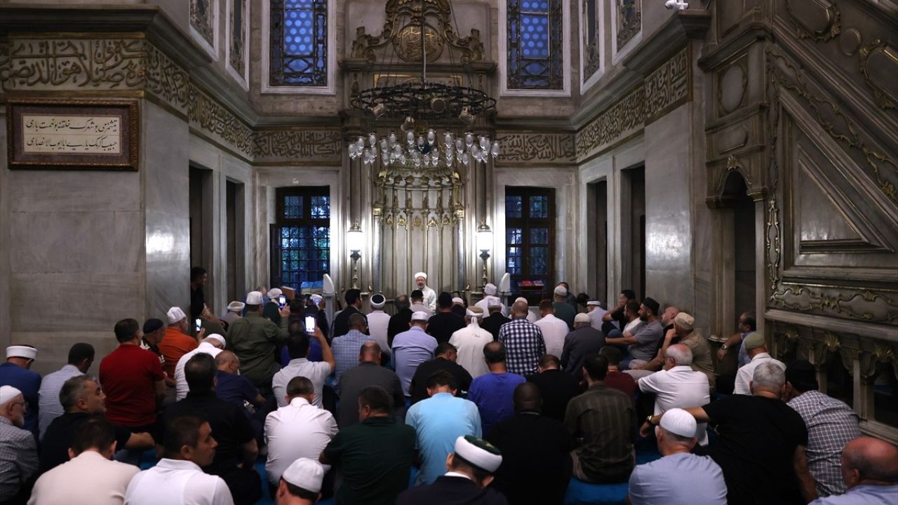 Diyanet Başkanı Ali Erbaş, İstanbul'da Cuma Namazı Kıldırdı