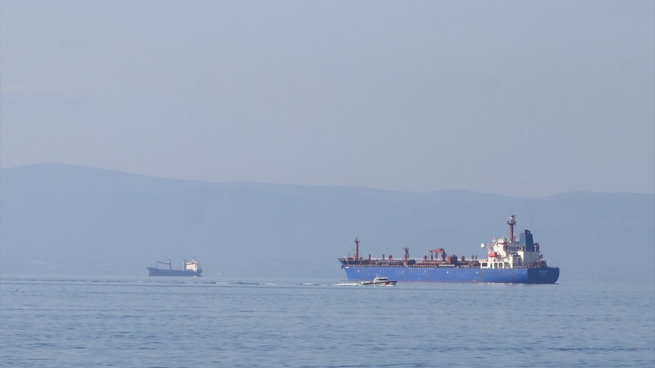 Tekirdağ'da Tanker Gemisinden Denize Düşen Kayıp Kişi İçin Arama Çalışmaları Devam Ediyor