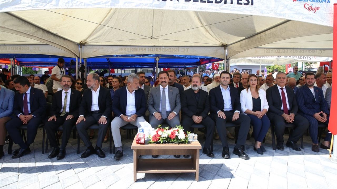 Hatay'da Depremde Kaybettikleri İçin Okul Açtılar