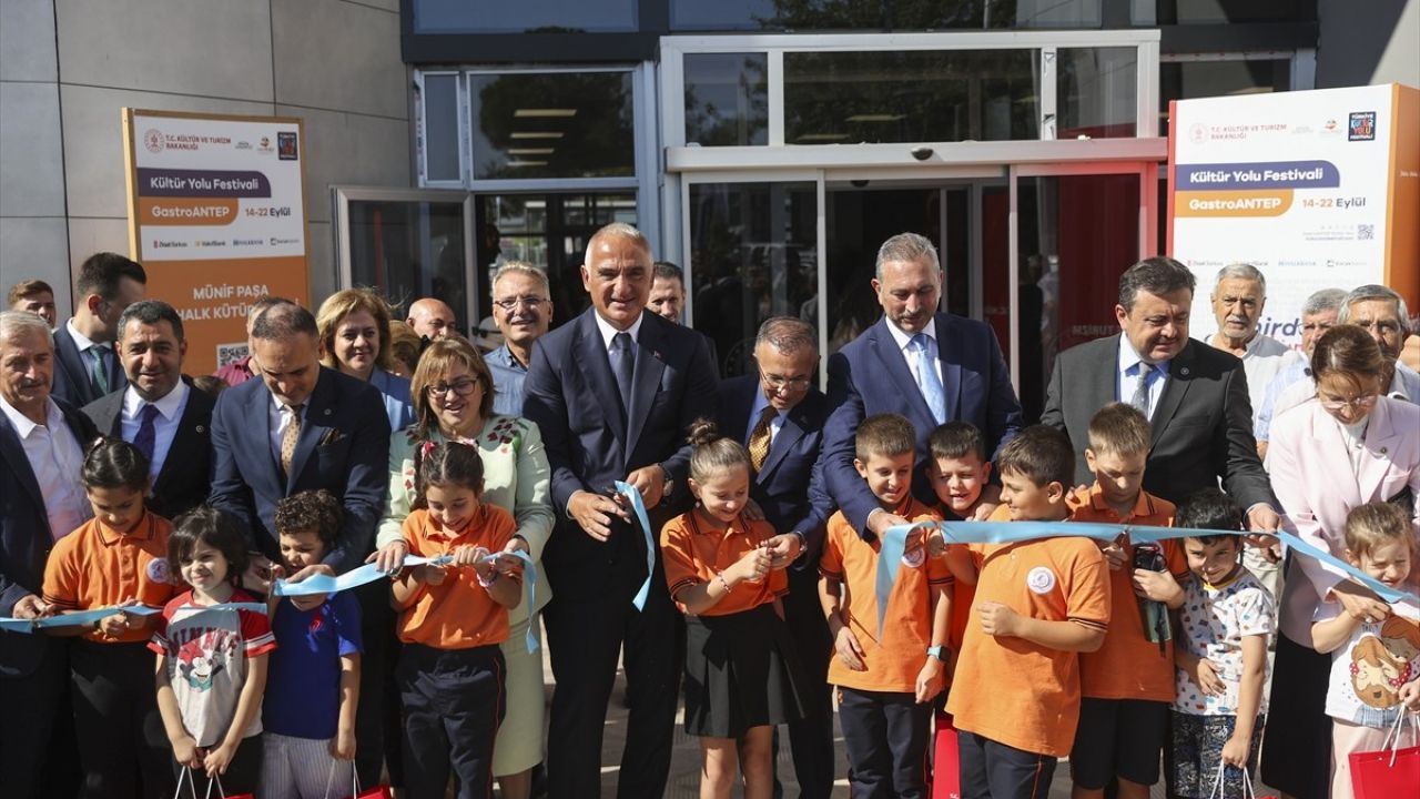 Kültür ve Turizm Bakanı Ersoy Gaziantep'te Yeni Kütüphane Açtı