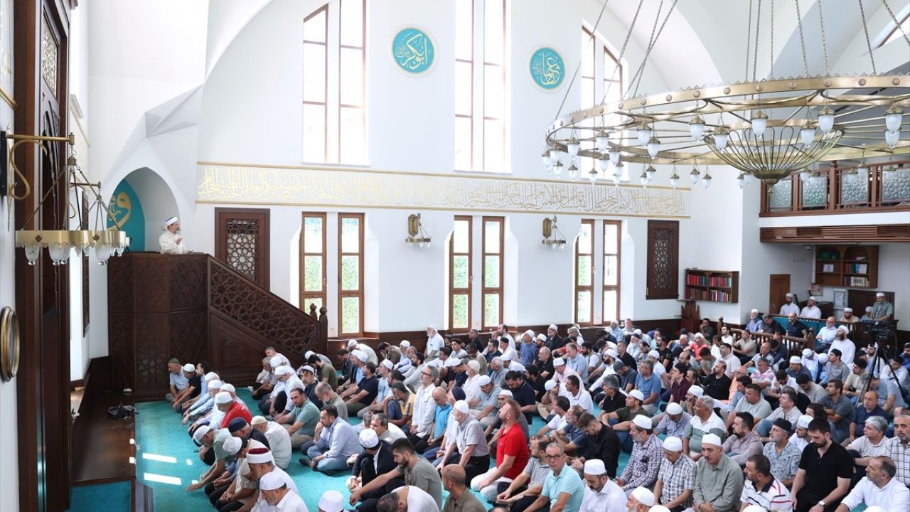 Diyanet Başkanı Erbaş'tan Cuma Hutbesi: 'Masumların Canlarına Kıyılmamalı'