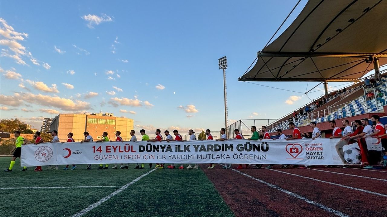 Türk Kızılayı İlk Yardım Farkındalığı İçin Futbol Maçı Düzenledi