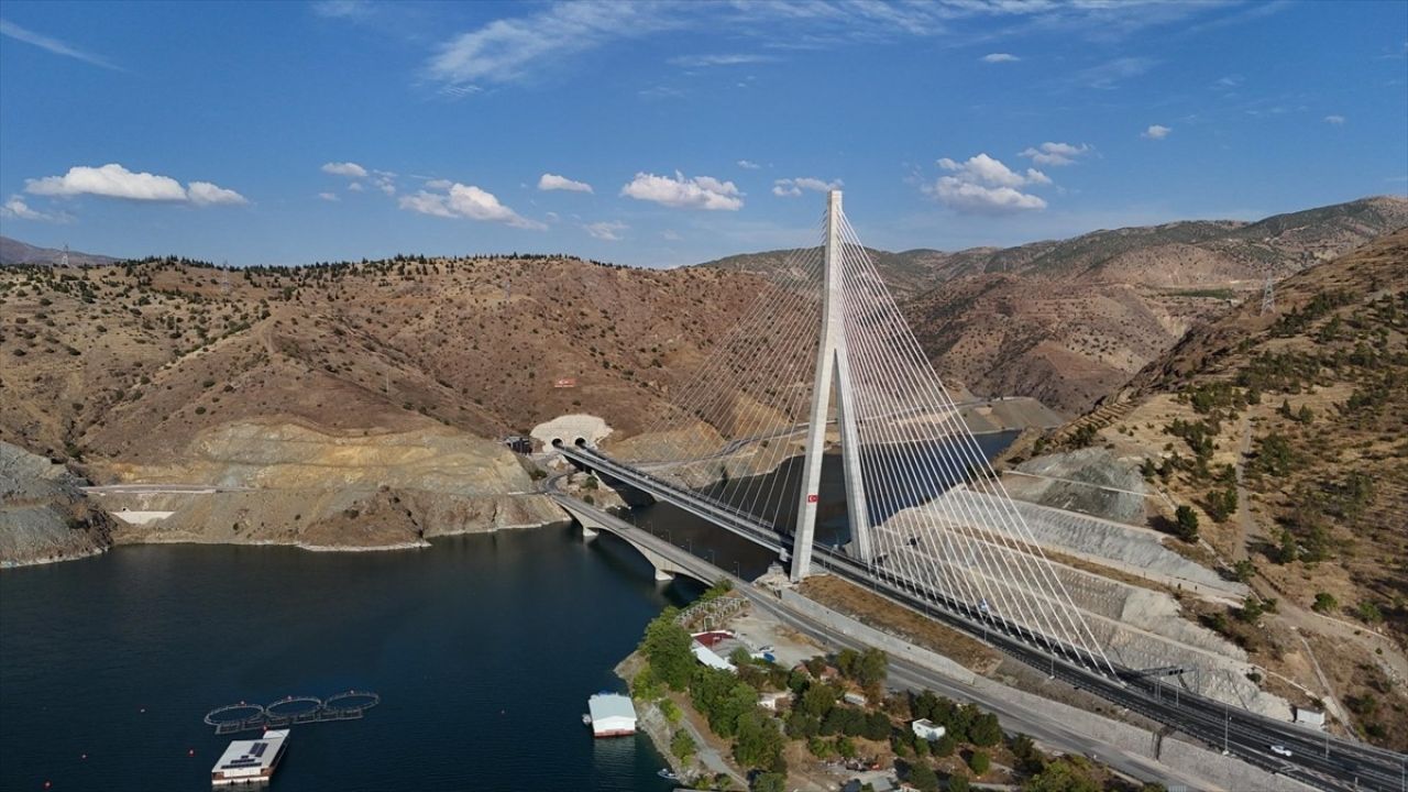 Kömürhan Köprüsü, Uluslararası Yol Federasyonu'ndan Ödül Aldı