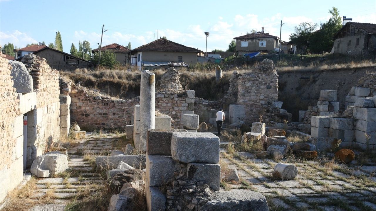 Sebastapolis Antik Kenti'nde Kazı Çalışmaları Devam Ediyor