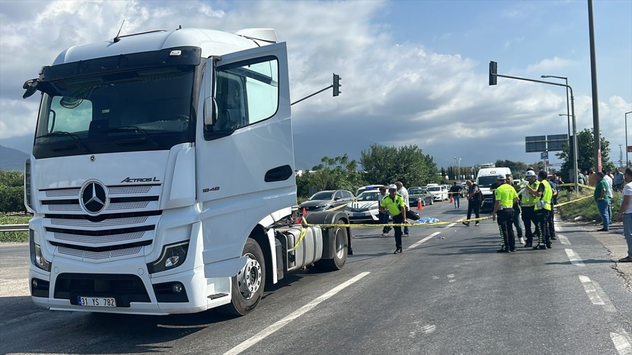 Hatay'da Tır Çarpması: 4 Yaşındaki Kız Çocuğu Hayatını Kaybetti