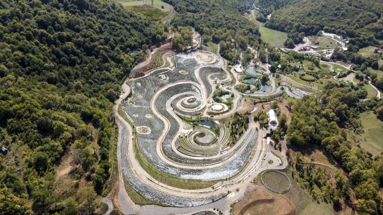 Bosna Hersek’te Van Gogh'un 'Yıldızlı Gece' Eserinden İlham Alınan Park Açıldı