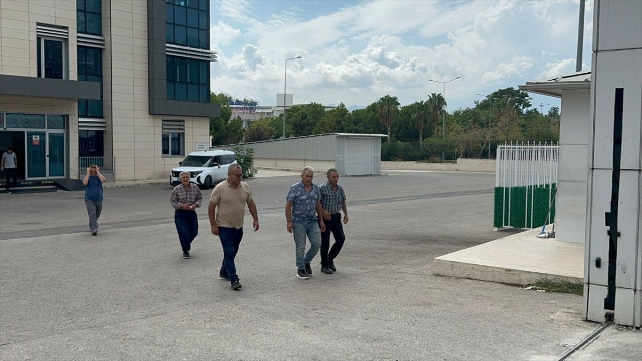 Antalya'da Trafik Kazası: 3 Kişi Hayatını Kaybetti