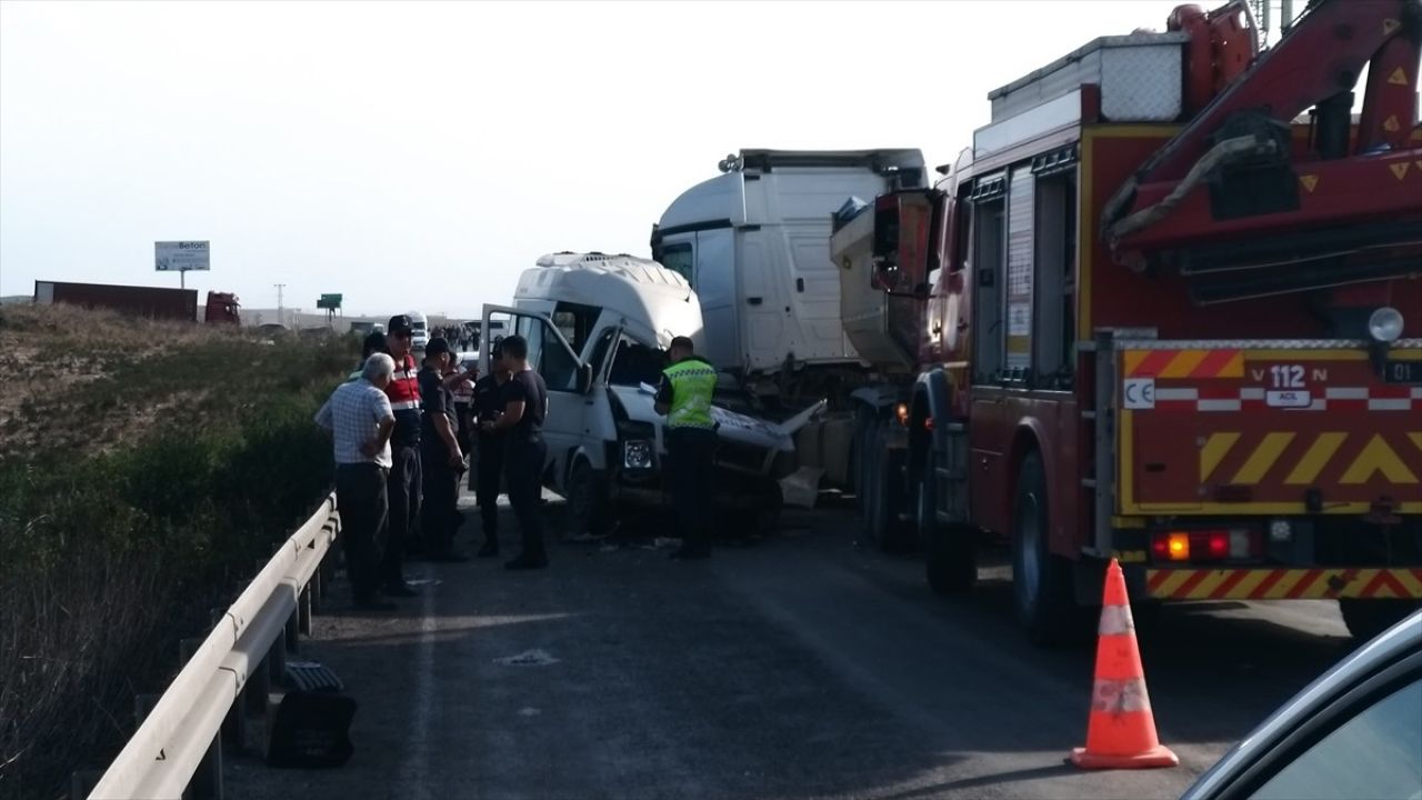 Adana'da Trafik Kazası: 3 Ölü, 8 Yaralı