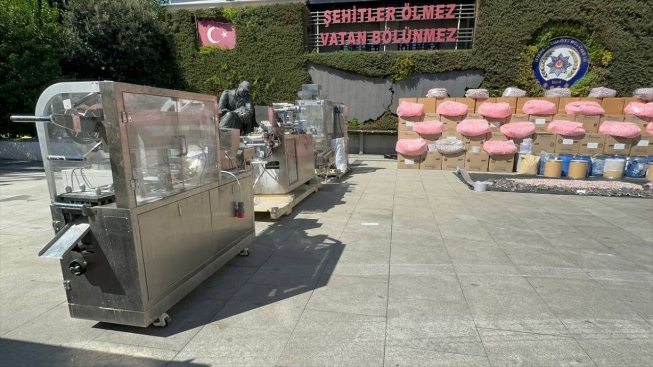 İstanbul'da Büyük Uyuşturucu Operasyonu: 19 Gözaltı ve 3.8 Milyon Hap