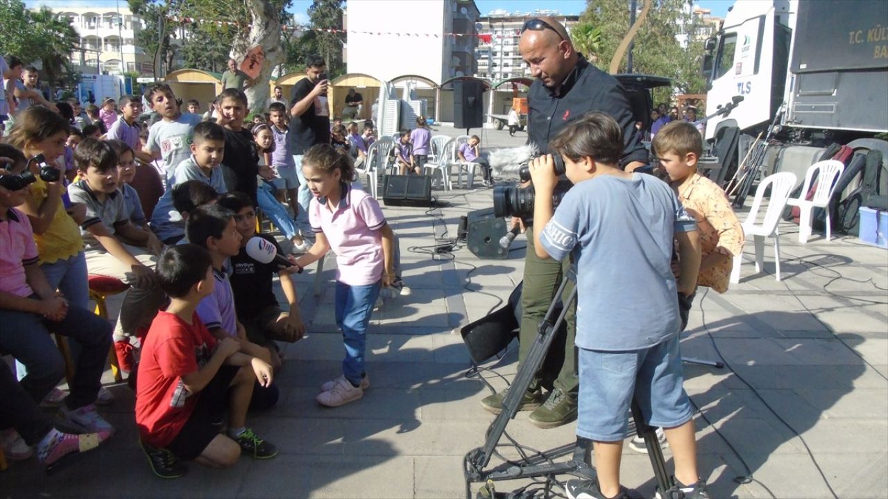 Depremzede Öğrenciler 'Benim Hikayem Projesi' ile Kameralarla Tanıştı