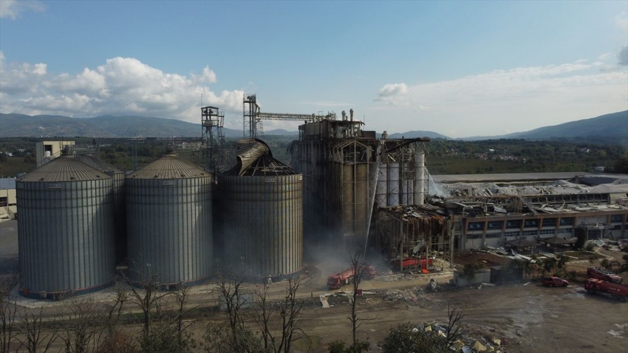 Sakarya'daki Makarna Fabrikası Patlamasında Soğutma Çalışmaları Devam Ediyor