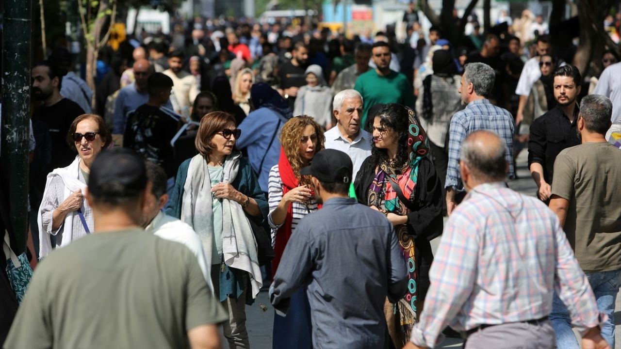 Mahsa Emini'nin Ölüm Yıldönümünde İran'da Başörtüsü Denetimlerinde Değişiklikler