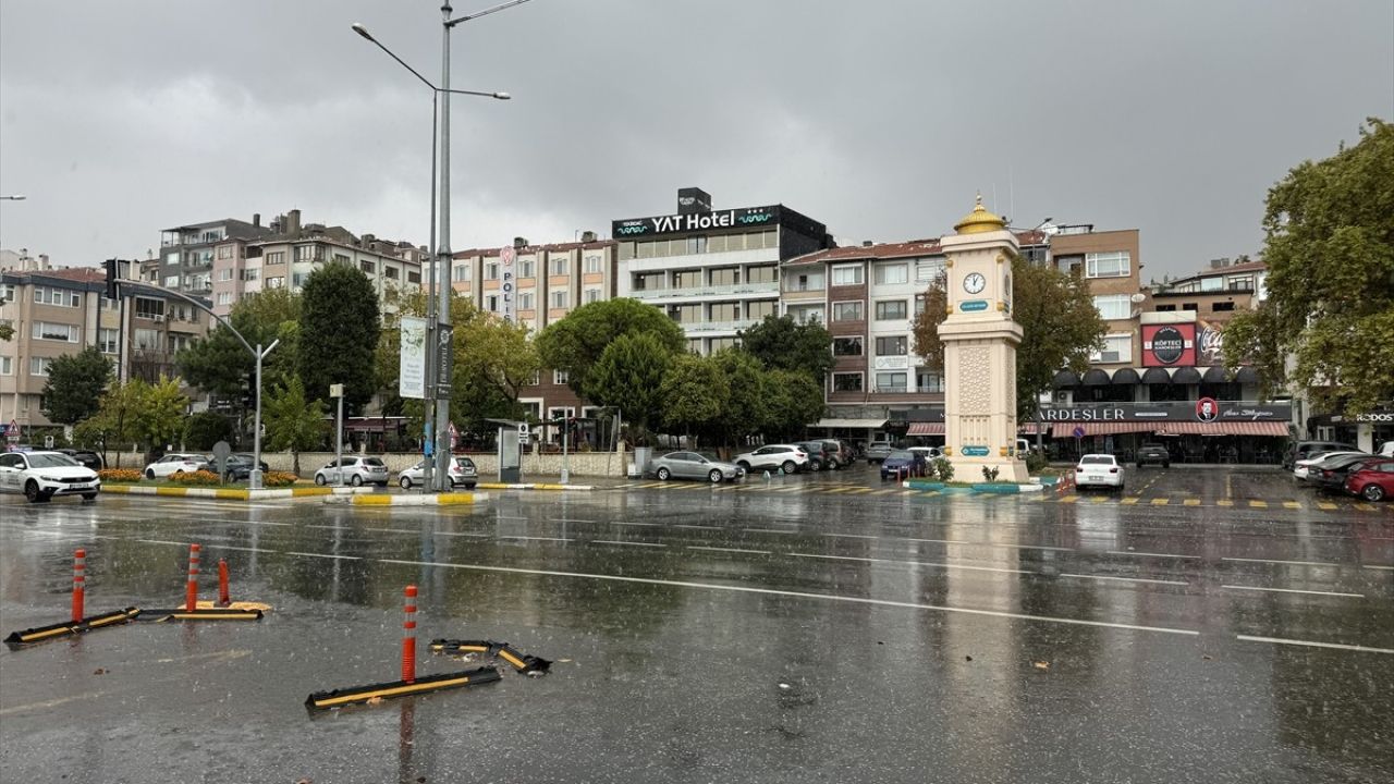 Tekirdağ'da Sağanak Yağış Hayatı Olumsuz Etkiliyor