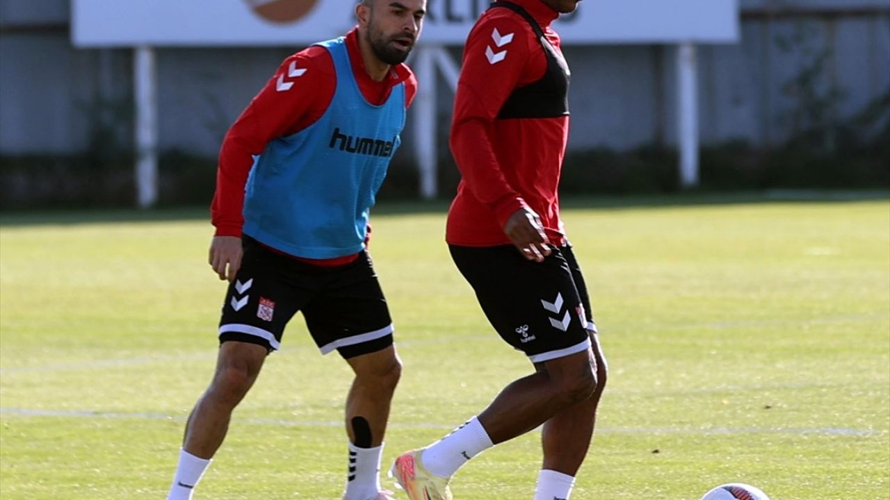 Sivasspor, Konyaspor Deplasmanında Galibiyet İçin Hazırlanıyor