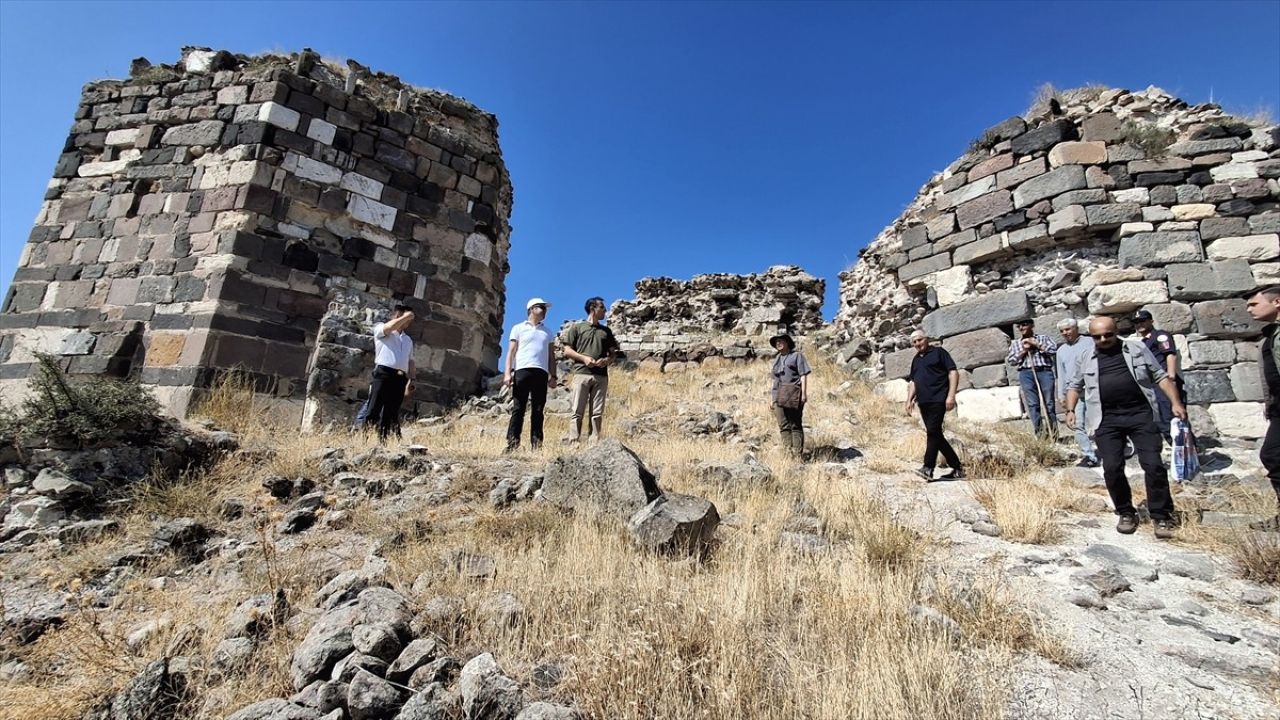 Beypazarı'nda Adaören Kalesi'nde Yüzey Araştırmaları Sürüyor