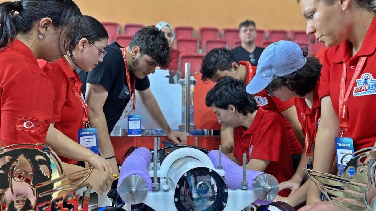 Mersin'de TEKNOFEST İnsansız Su Altı Sistemleri Yarışması Devam Ediyor