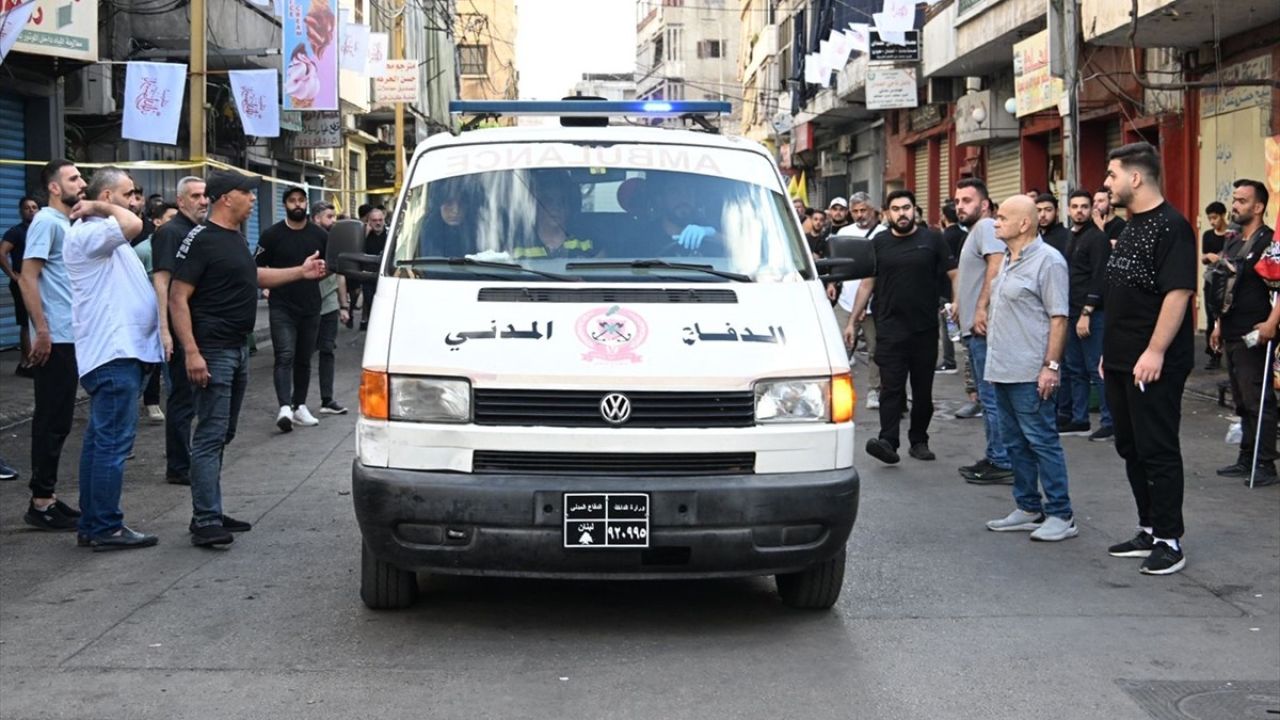 Beyrut'ta Hizbullah Cenazesinin Yakınında Patlama Sesleri Yükseldi