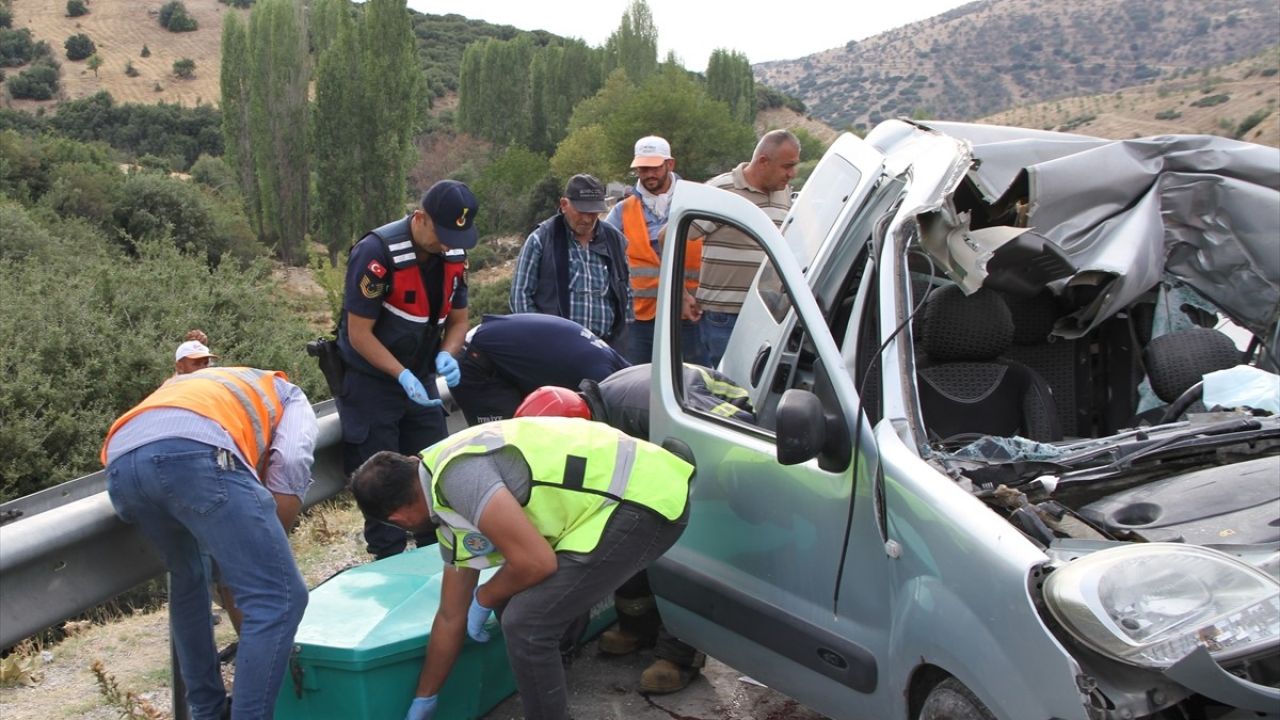 Manisa'da Tırla Çarpışma: 1 Ölü, 1 Yaralı