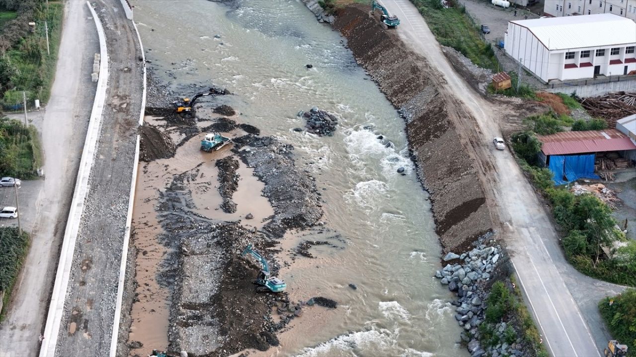 Arhavi'de Taşkın ve Heyelan Sonrası Temizlik Çalışmaları